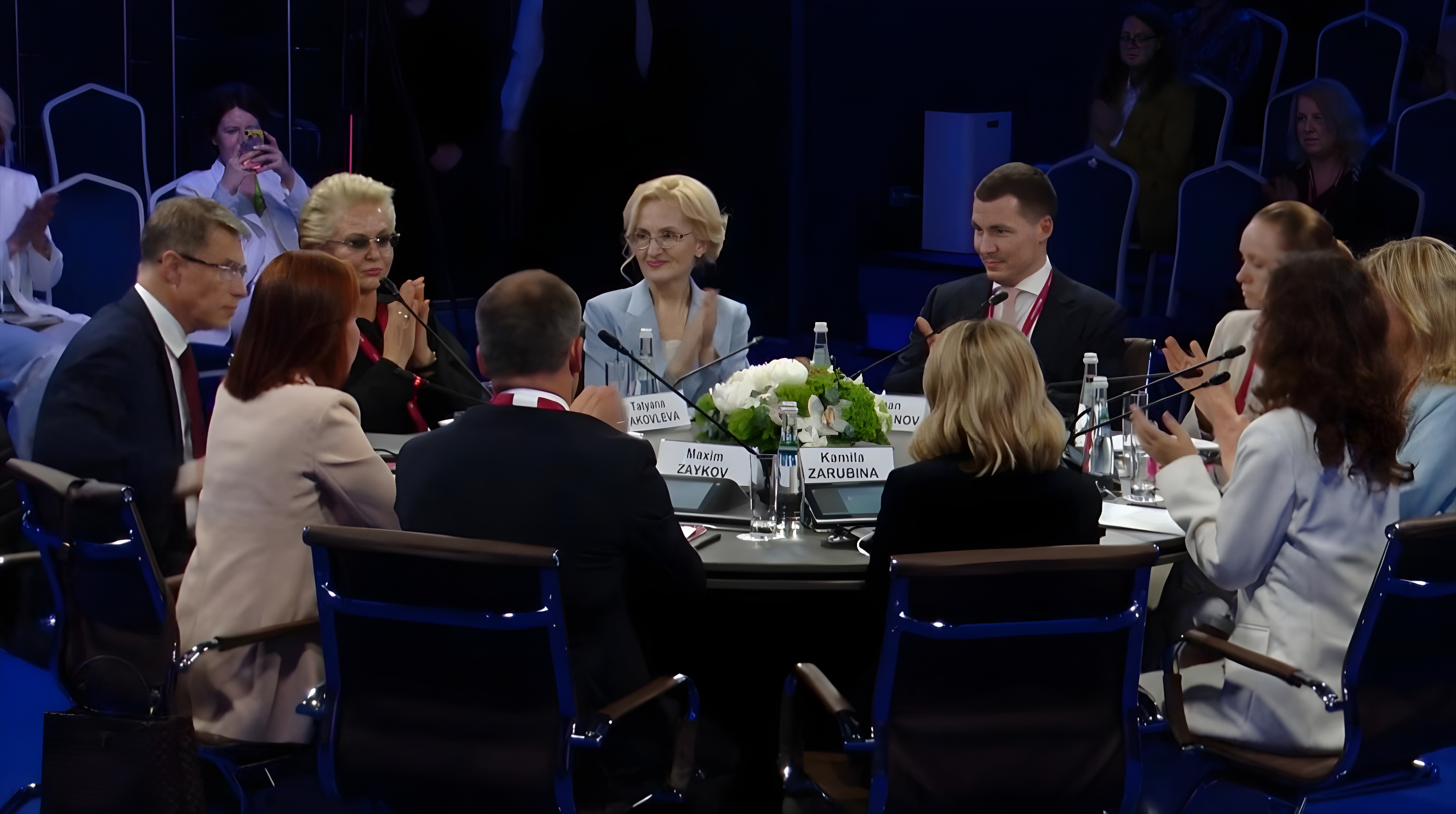 Круглый стол на ПМЭФ 2024 с министром здравоохранения Михаилом Мурашко, Заместителем председателя Государственной Думы РФ Ириной Яровой, председателем комитета Совета Федерации по охране здоровья Алексеем Синицыным, главным редактором телеканала &laquo;Доктор&raquo; Эвелиной Закамской