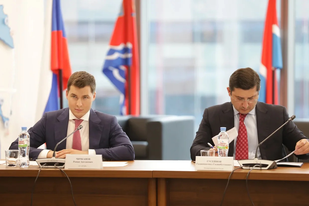 Роман Чичканов с первым заместителем министра по развитию Дальнего Востока и Арктики Гаджимагомедом Гаджибуттаевичем Гусейновым.