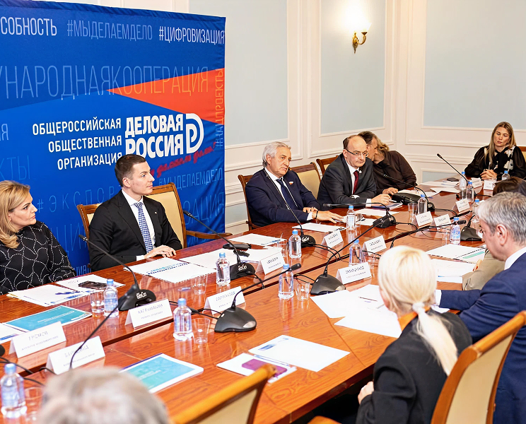 Роман Чичканов: Заседание подкомитета по превентивной медицине под председательством Романа Чичканова с участием Президента Деловой России Павла Титова, первого заместителя Комитета Государственной думы по охране здоровья Леонида Огуля, вице-президента РАН Михаила Пирадова, руководителя исполкома &laquo;Деловой России&raquo; Нонной Каграманян