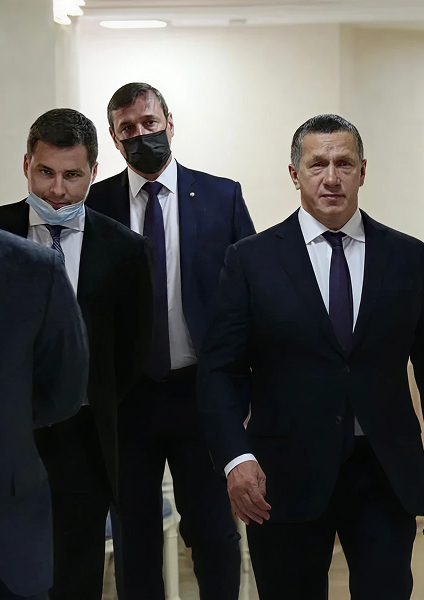  Роман Чичканов с руководителем, Юрием Петровичем Трутневым, заместителем председателя Правительства РФ, полномочным представителем Президента РФ в ДВФО на защите доклада об Арктической зоне Российской Федерации в Совете Федерации